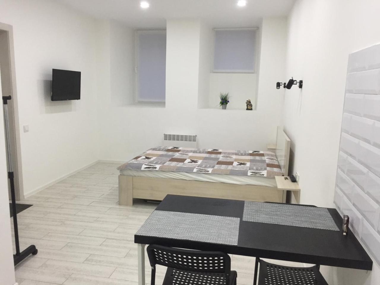 Small Underground Apartment At The Center Херсон Екстер'єр фото